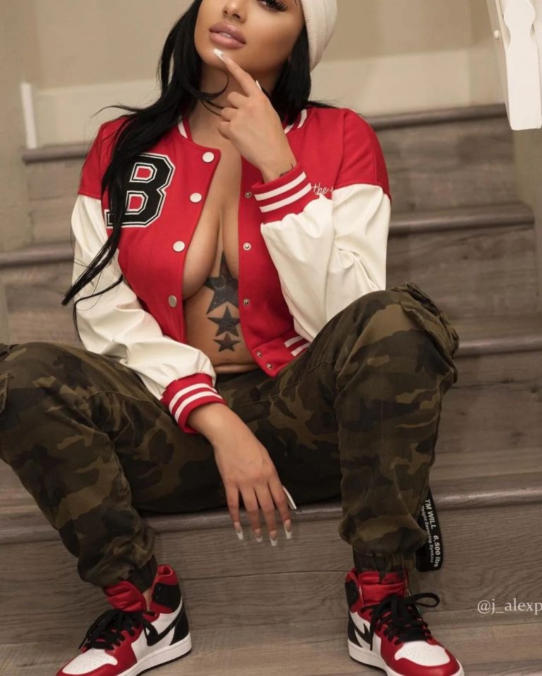 It’s SubZero Vixen @subzerovixen She Cold! images by @j_alexphotos